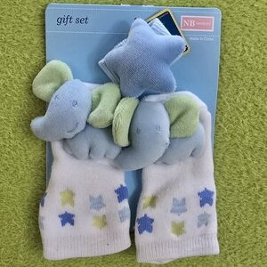 NWT NEWBORN UNISEX SOCKS & WRIST RATTLE Blue & Green Elephant Baby Gift Set (Q4)